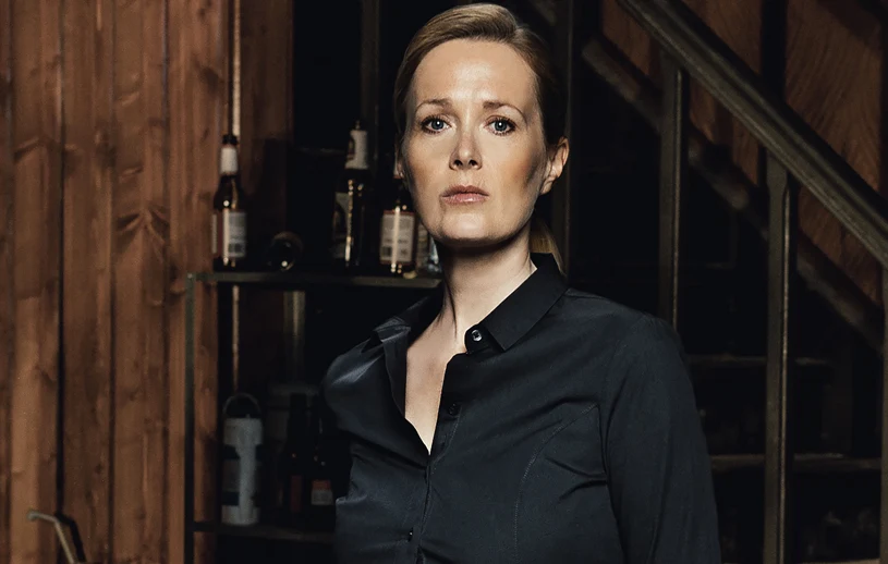 Natasha Little jako agentka FBI Julianne Gunnarsen