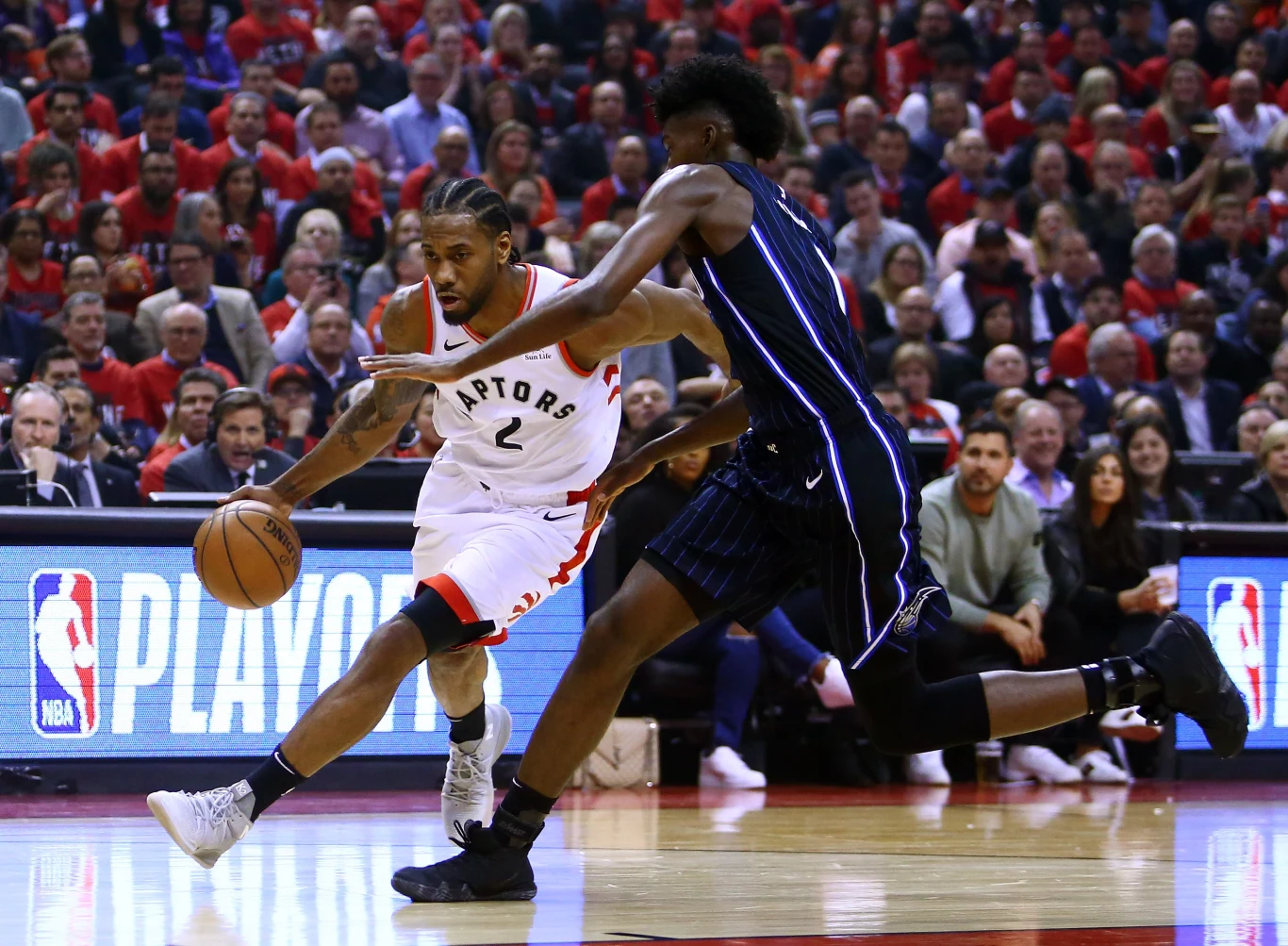 Kawhi Leonard (z lewej) Kawhi Leonard (z lewej)
