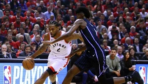 Kawhi Leonard (z lewej)