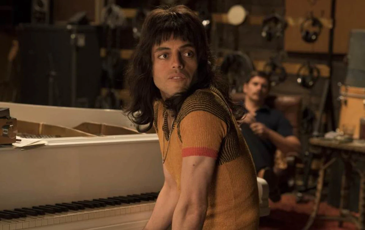 Rami Malek w scenie z "Bohemian Rhapsody" Rami Malek w scenie z "Bohemian Rhapsody"