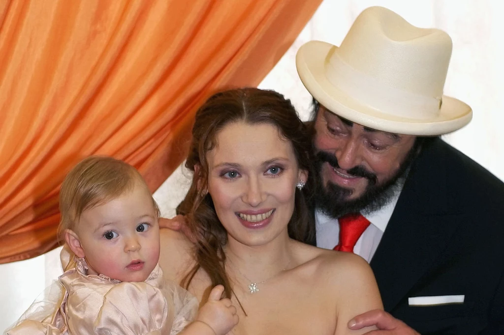 Luciano Pavarotti i Nicoletta Mantovani wzięli ślub w 2003 r. Na zdjęciu z ich roczną córką Alice