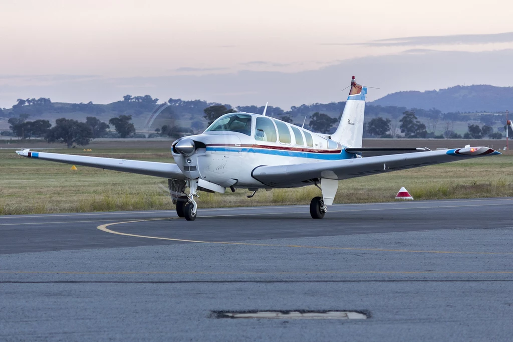 Beechcraft Bonanza A36 - samolot, którym mężczyźni lecieli na Bahamy. Co naprawdę stało się na jego pokładzie?