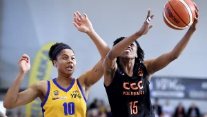 Tiffany Hayes (z piłką) z CCC Polkowice