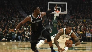 Eric Bledsoe (z lewej)