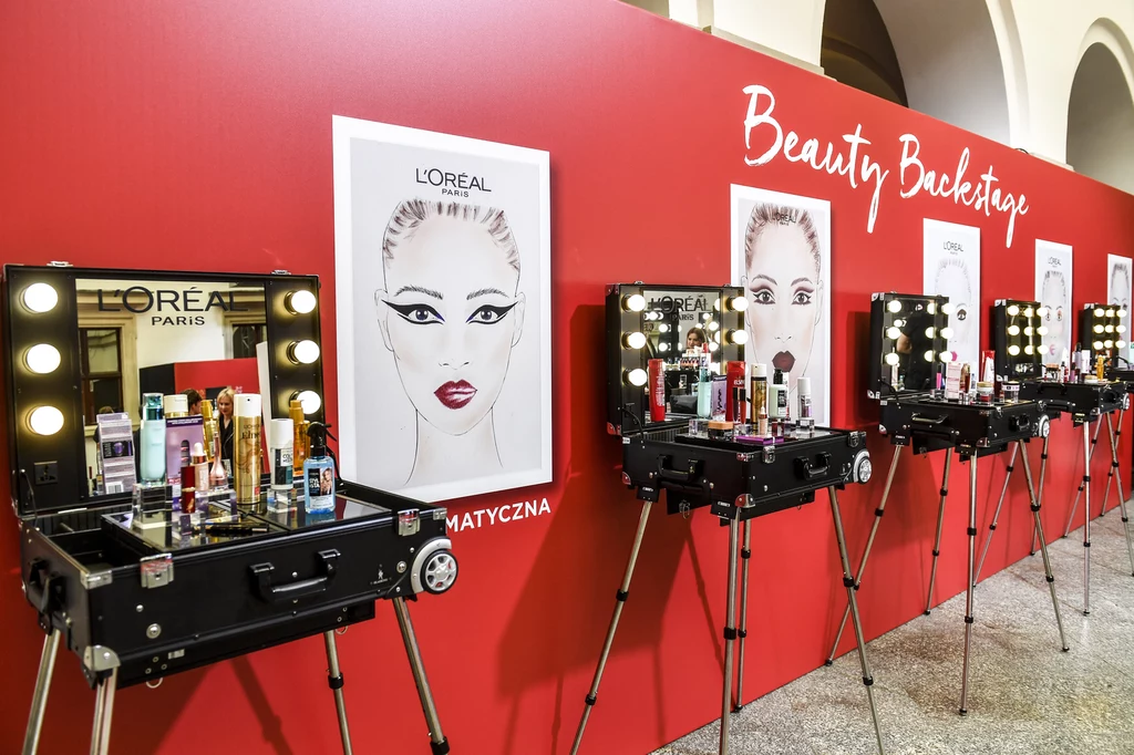 L’Oréal Paris przy pomocy kultowych produktów: Color Riche, True Match, Volume Milion Lashes, Excellence, Revitalift, Elseve pragnie pomóc kreować wizerunek zgodny z potrzebami każdej kobiety – by towarzyszyć jej w najważniejszych momentach życia. Marka wie jak ważne są elementy, które finalnie budują całość. Właściwy kolor szminki tuż przed ważnym spotkaniem potrafi w mgnieniu oka dodać pewności siebie. Dobry i skuteczny korektor precyzyjnie i z łatwością przykryje cienie po nieprzespanej nocy. Idealnie dobrana koloryzacja szybko poprawi humor. Te z pozoru drobne akcenty sprawiają, że każda kobieta może uwierzyć w siebie, a wtedy pojawia się dodatkowa siła do działania. L’Oréal Paris przy pomocy kultowych produktów: Color Riche, True Match, Volume Milion Lashes, Excellence, Revitalift, Elseve pragnie pomóc kreować wizerunek zgodny z potrzebami każdej kobiety – by towarzyszyć jej w najważniejszych momentach życia. Marka wie jak ważne są elementy, które finalnie budują całość. Właściwy kolor szminki tuż przed ważnym spotkaniem potrafi w mgnieniu oka dodać pewności siebie. Dobry i skuteczny korektor precyzyjnie i z łatwością przykryje cienie po nieprzespanej nocy. Idealnie dobrana koloryzacja szybko poprawi humor. Te z pozoru drobne akcenty sprawiają, że każda kobieta może uwierzyć w siebie, a wtedy pojawia się dodatkowa siła do działania.