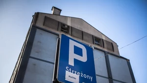 Zostawiasz auto na parkingu „strzeżonym”? Możesz się zdziwić