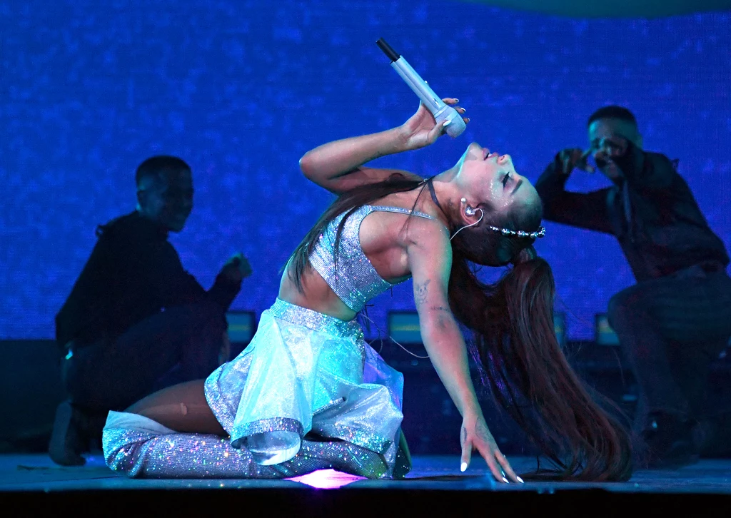 Fani martwią się o stan zdrowia Ariany Grande Fani martwią się o stan zdrowia Ariany Grande