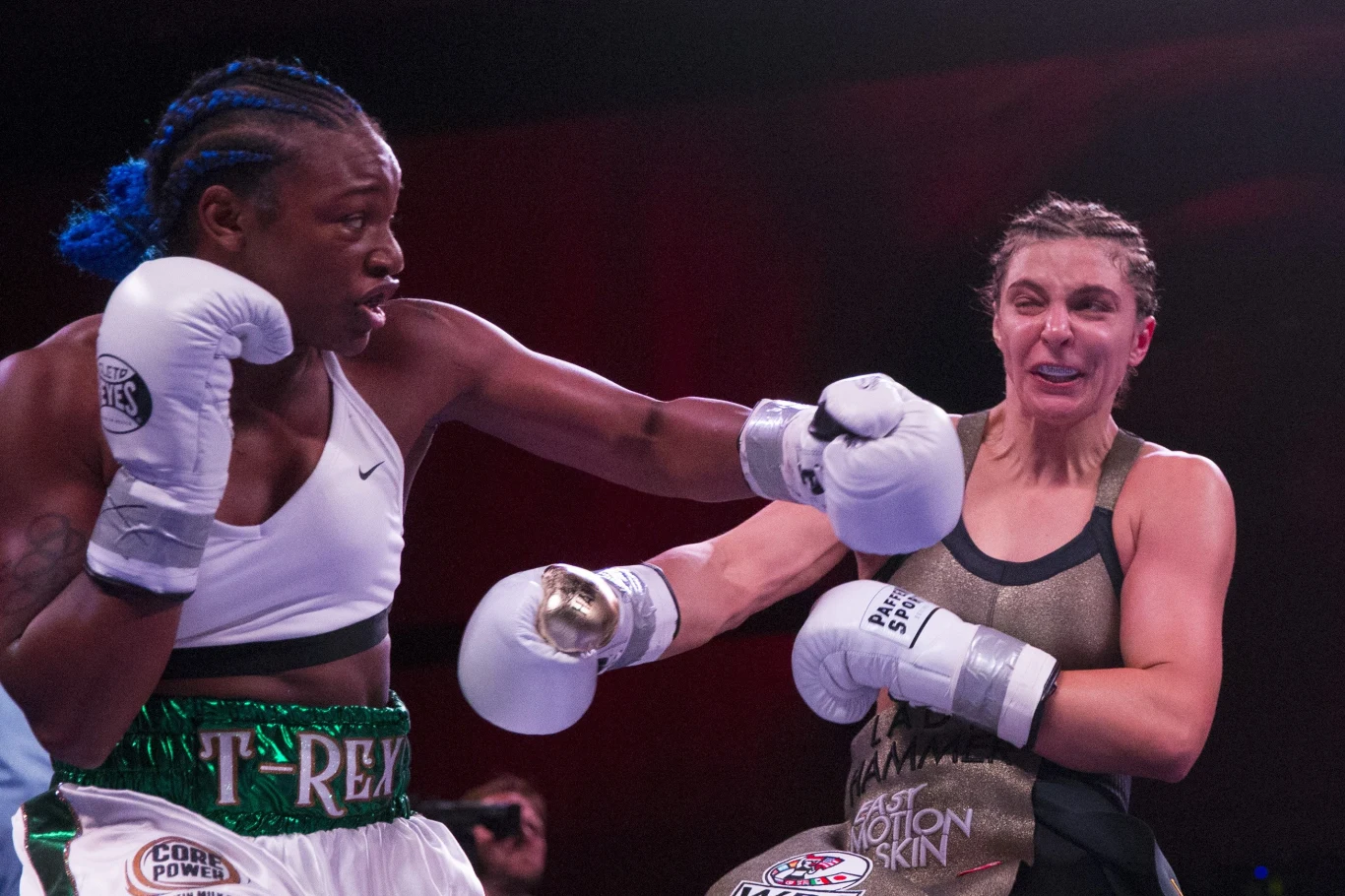 Claressa Shields (z lewej) Claressa Shields (z lewej)