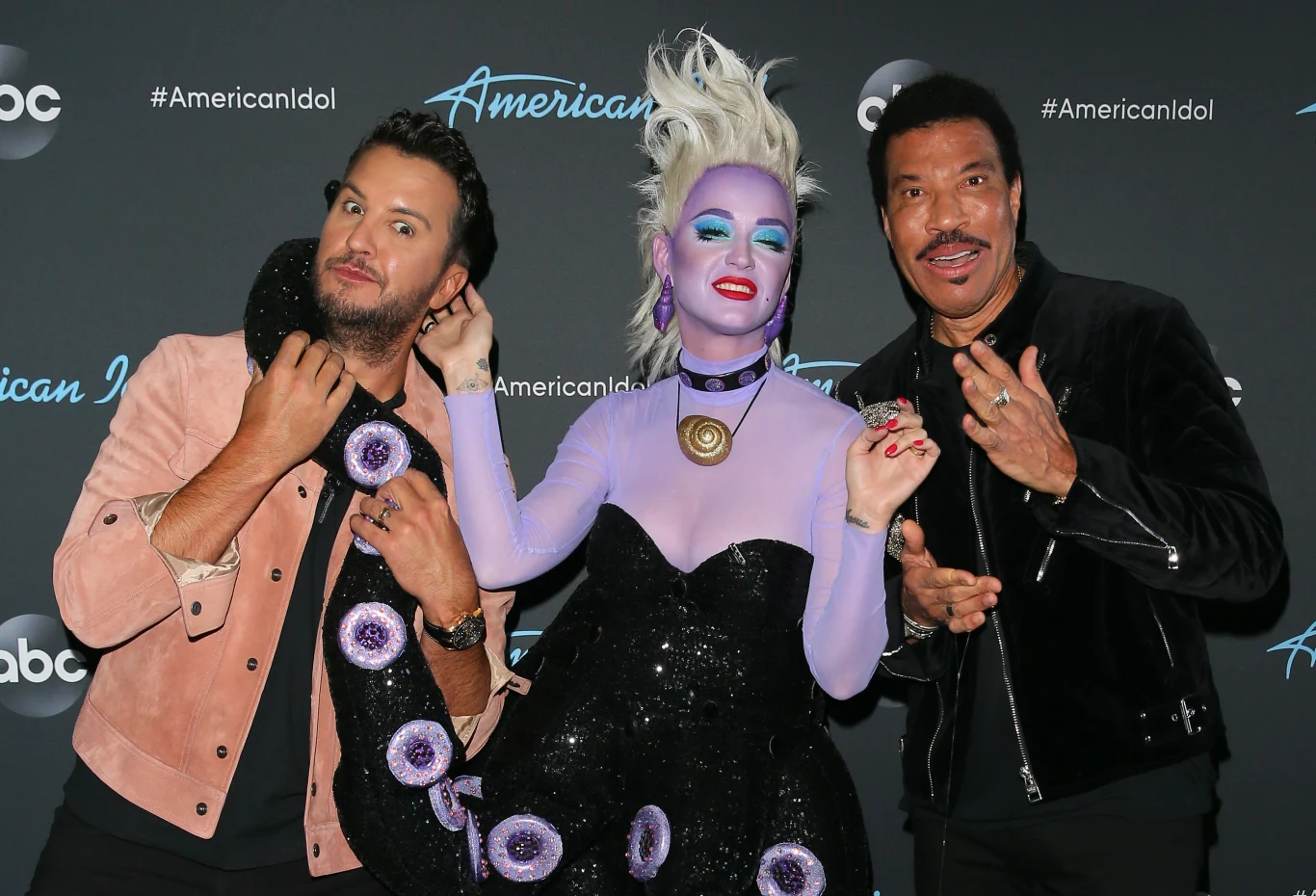 "Myślałam o Arielce, ale zorientowałam się, że to Urszula nie mogła się wykazać, kiedy Arielka zawsze miała okazję błyszczeć" – komentowała Perry. 