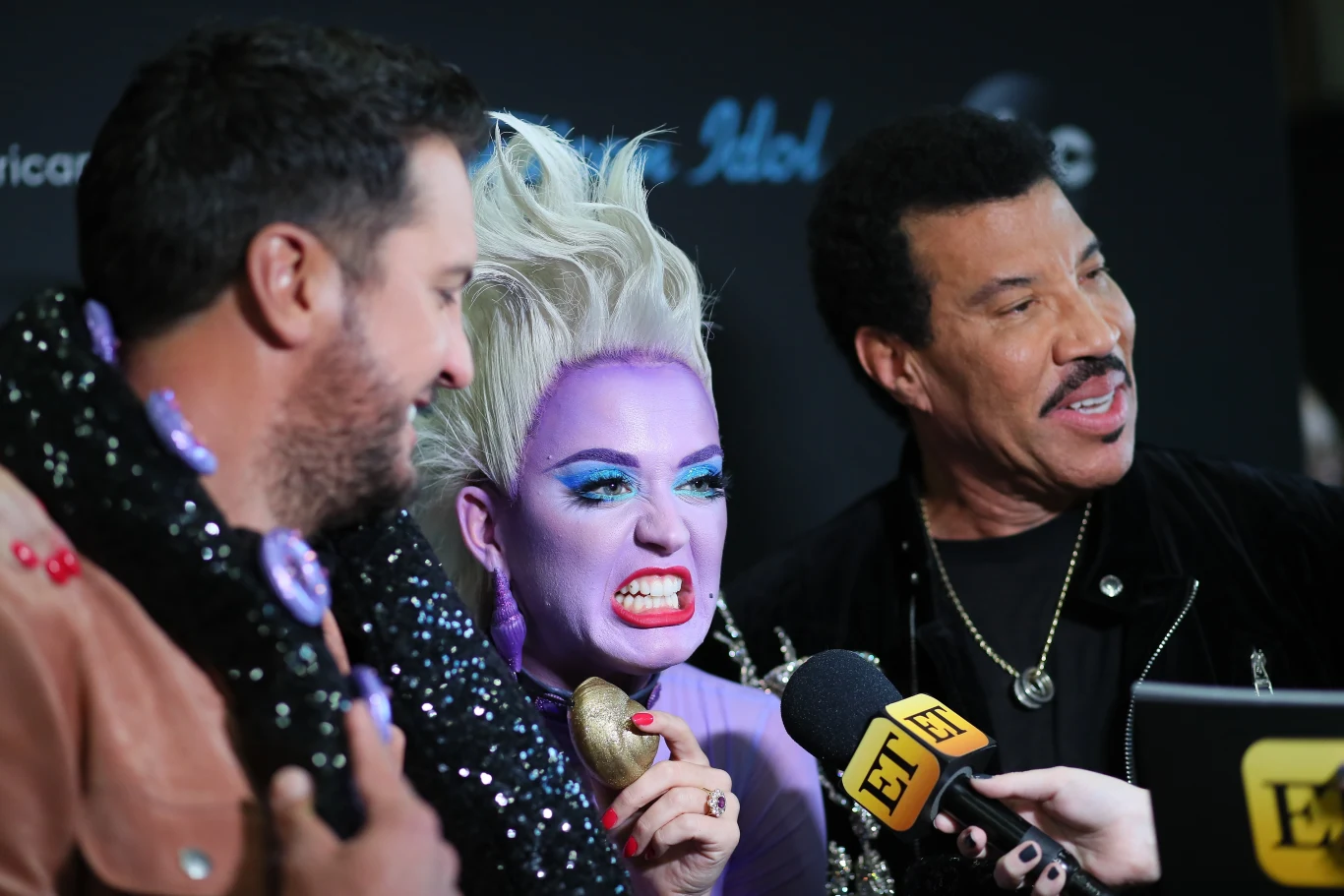 Katy Perry zaskoczyła widzów swoim strojem Urszuli z "Małej Syrenki", w którym zaprezentowała się podczas ostatniego odcinka amerykańskiego "Idola" (21 kwietnia). 