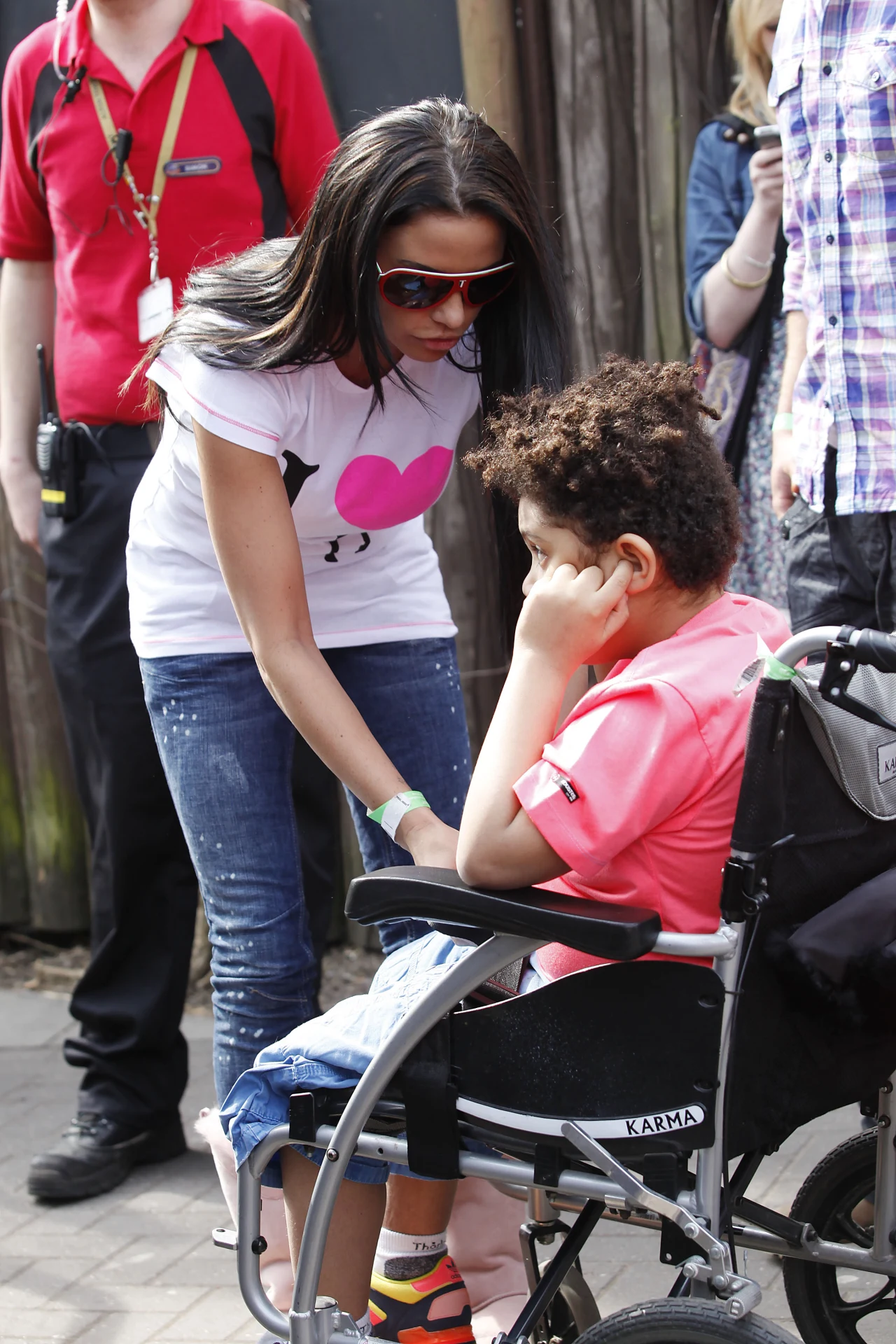 Katie Price z synem Harveyem, 2010 rok Katie Price z synem Harveyem, 2010 rok