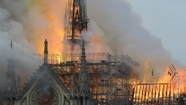 Płonąca katedra Notre-Dame