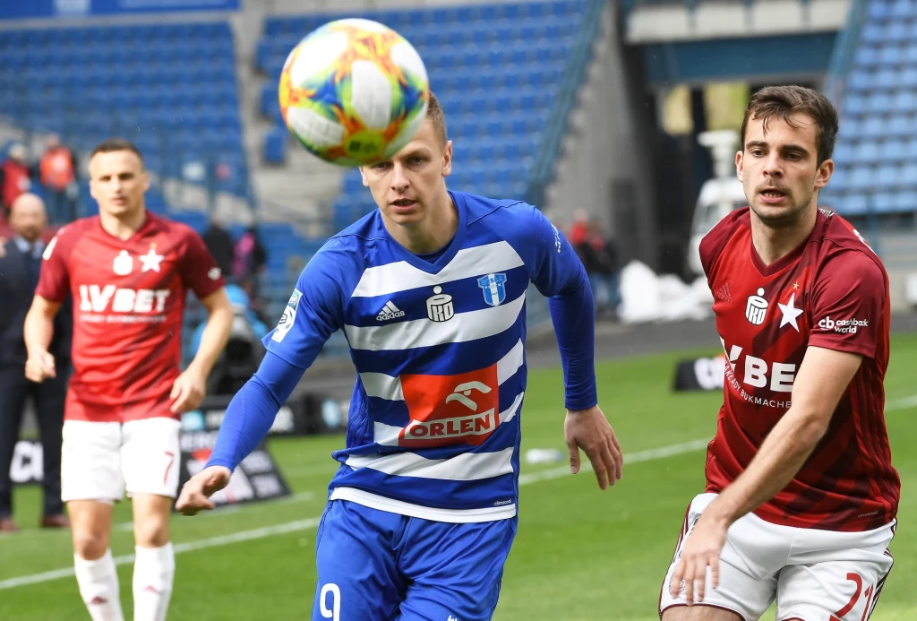 Mateusz Szwoch (w środku) z Wisły Płock Mateusz Szwoch (w środku) z Wisły Płock