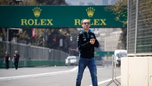 Robert Kubica spaceruje po torze w Baku
