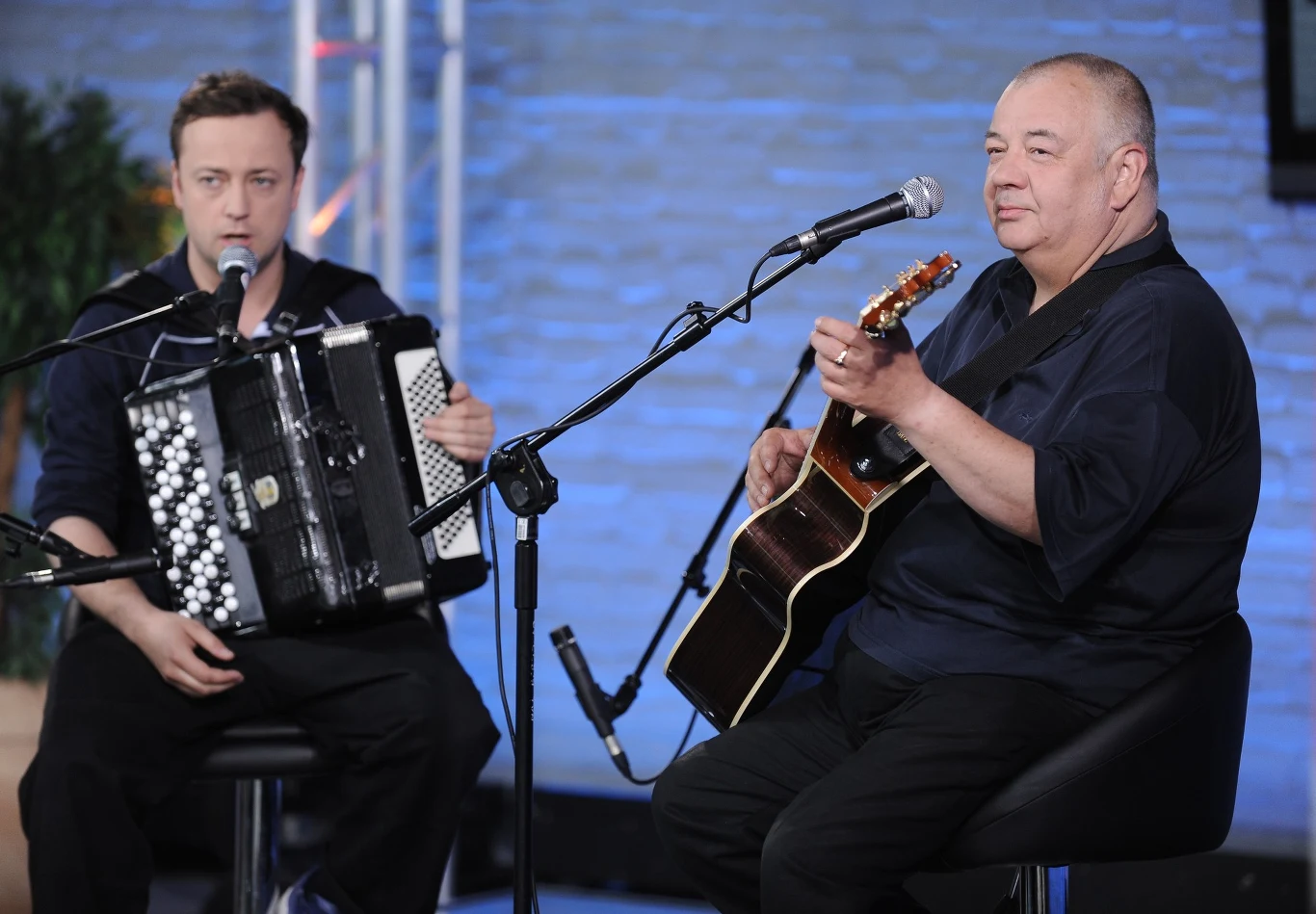 Stanisław Soyka podkreśla, jak ważny jest dialog między ludźmi. "Niedawno podczas koncertu zadałem publiczności pytanie o to, które zdanie, w moim odczuciu, w 'Tolerancji' jest najważniejsze. Wszyscy wskazywali: 'Na miły Bóg, życie nie po to jest, by brać'. I tylko jedna pani trafiła w dziesiątkę. Dla mnie kluczowa jest pierwsza linijka: 'Dlaczego nie mówimy o tym, co nas boli, otwarcie?'. Ciągle nie odrobiliśmy tej lekcji. Musimy nauczyć się dialogu" - mówi muzyk, przypominając o jednym ze swoich największych przebojów.