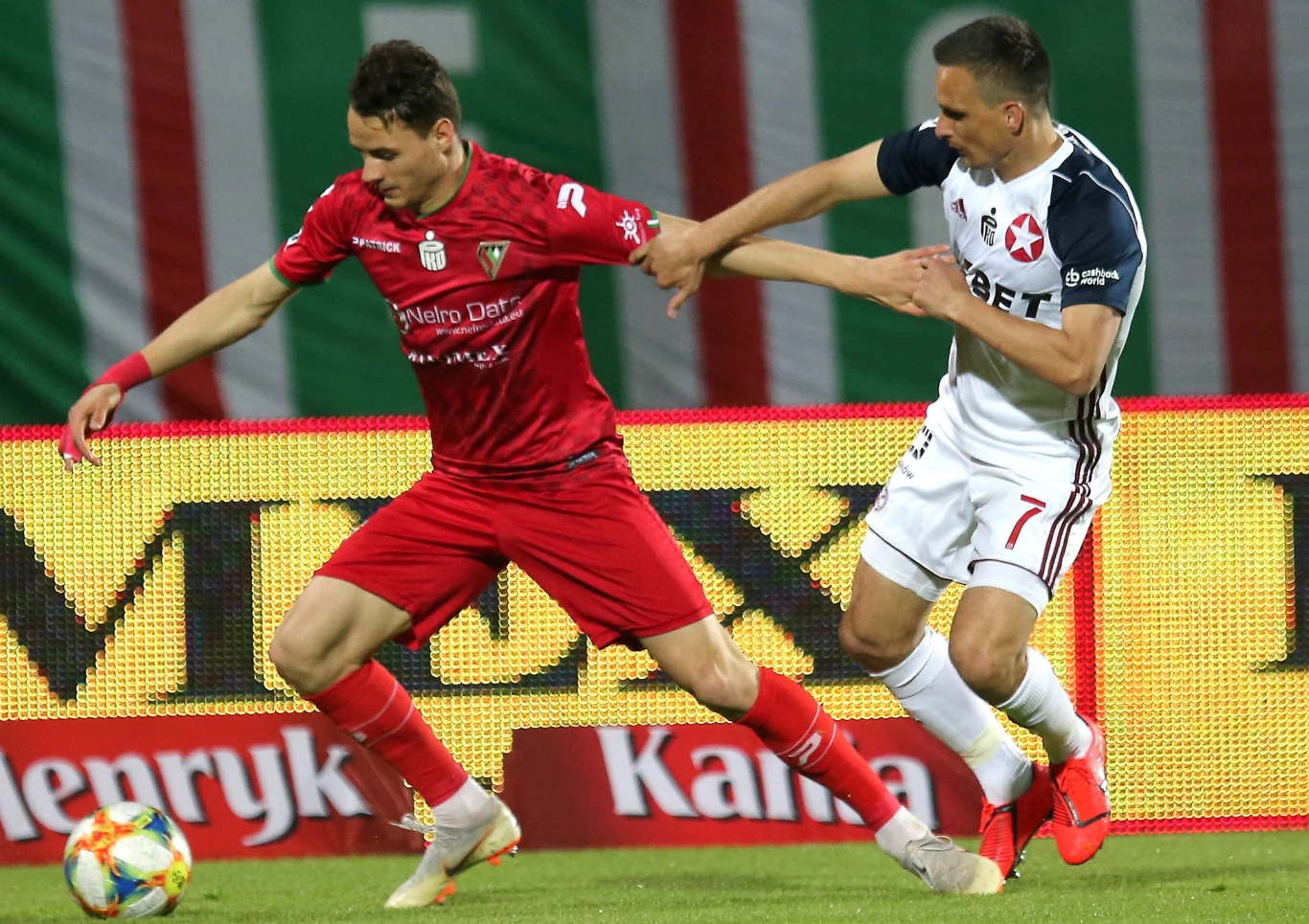 Gole dla sosnowiczan strzelili Mateusz Możdżeń i Olaf Nowak. Autorem trafienia dla "Białej Gwiazdy" był Krzysztof Drzazga.