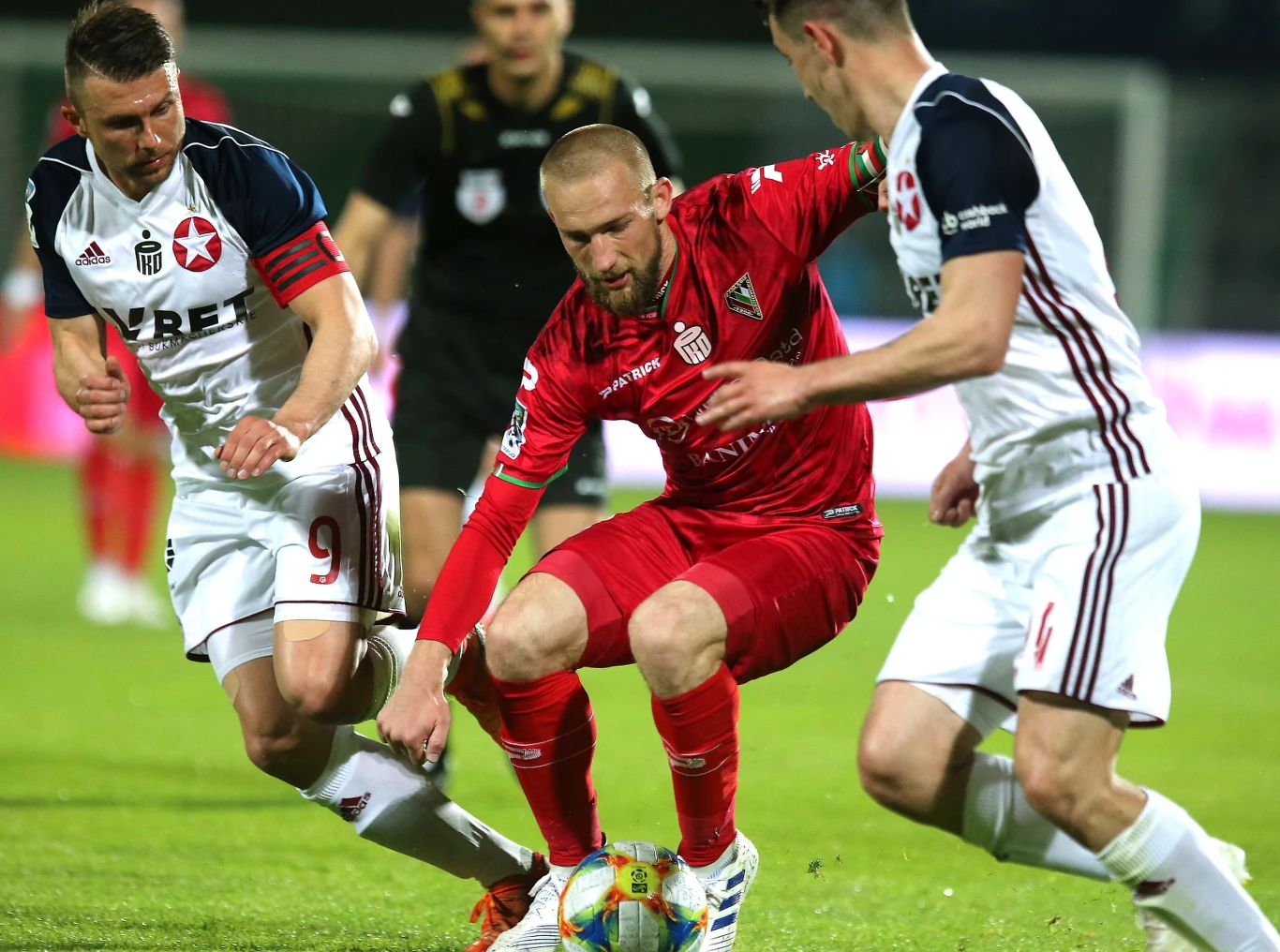 Gole dla sosnowiczan strzelili Mateusz Możdżeń i Olaf Nowak. Autorem trafienia dla "Białej Gwiazdy" był Krzysztof Drzazga.