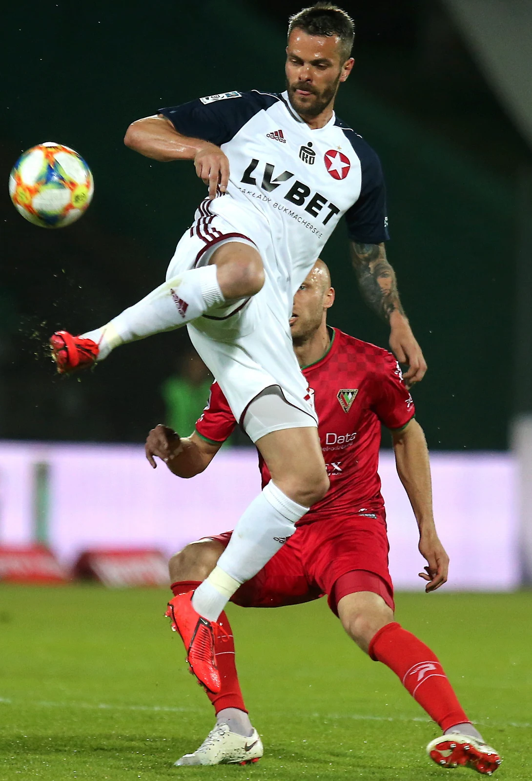 Gole dla sosnowiczan strzelili Mateusz Możdżeń i Olaf Nowak. Autorem trafienia dla "Białej Gwiazdy" był Krzysztof Drzazga.