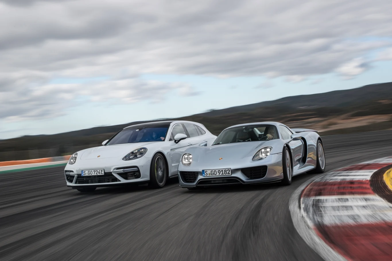 Panamera Turbo S E-Hybrid czerpie technologię z 918 Spider