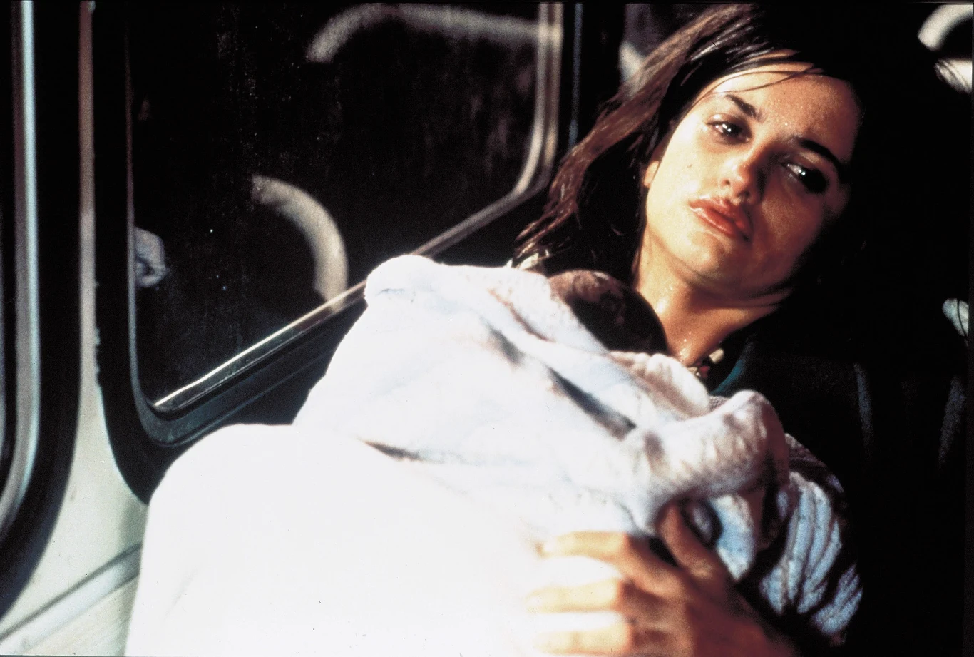 Jednak to nie współpraca z Truebą ukształtowała ją aktorsko, ale z innym wybitnym hiszpańskim reżyserem, Pedro Almodovarem. Po raz pierwszy piękna Penélope zagrała u niego w "Drżącym ciele" (1998), na planie którego ponownie spotkała się z Bardemem.
