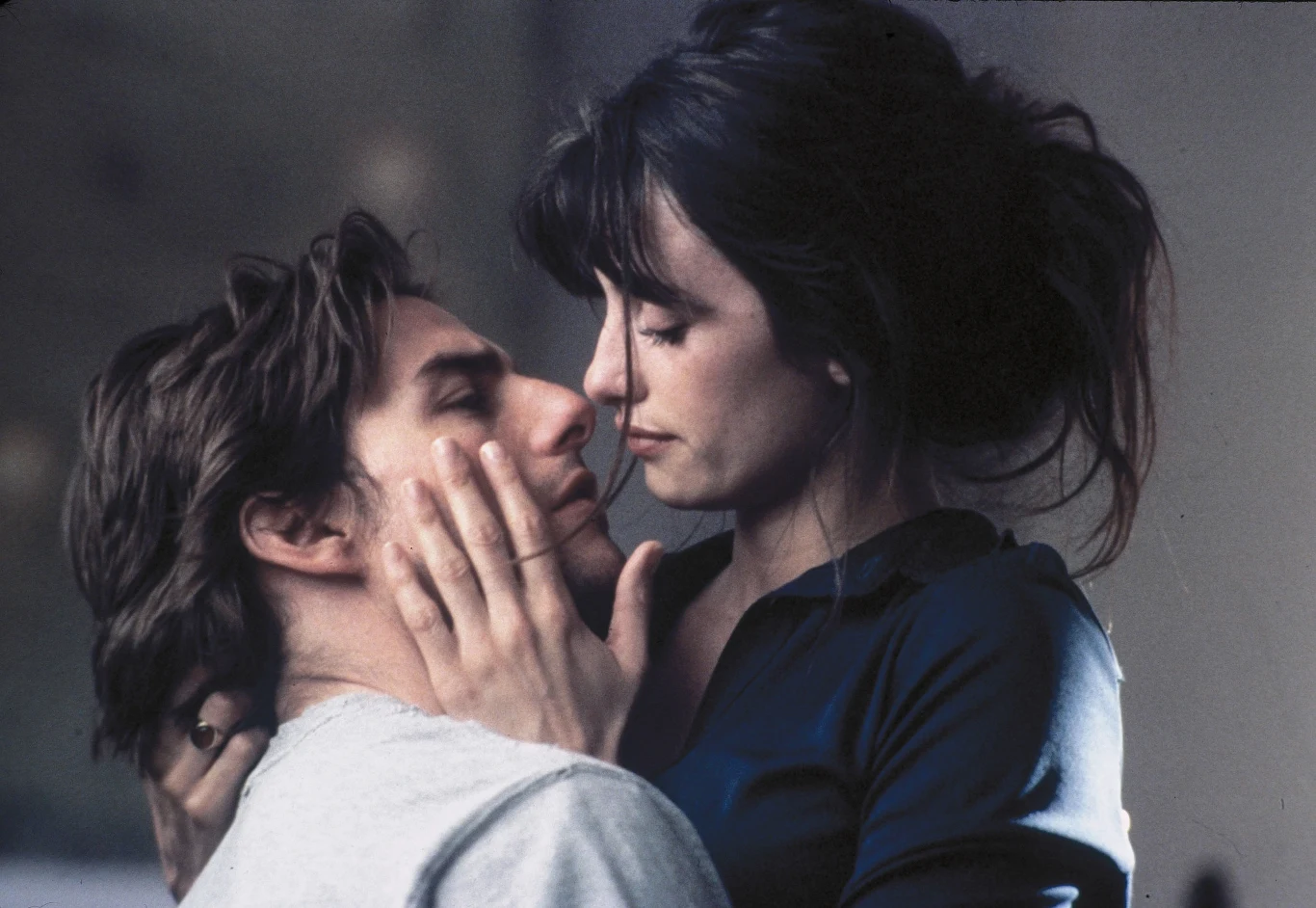 Co ciekawe, zaledwie cztery lat później Cruz powtórzyła graną w "Otwórz oczy" rolę Sofii w hollywoodzkim remake'u produkcji Amenabara. W "Vanilla Sky" Camerona Crowe'a rolę Noriegi przejął z kolei Tom Cruise.