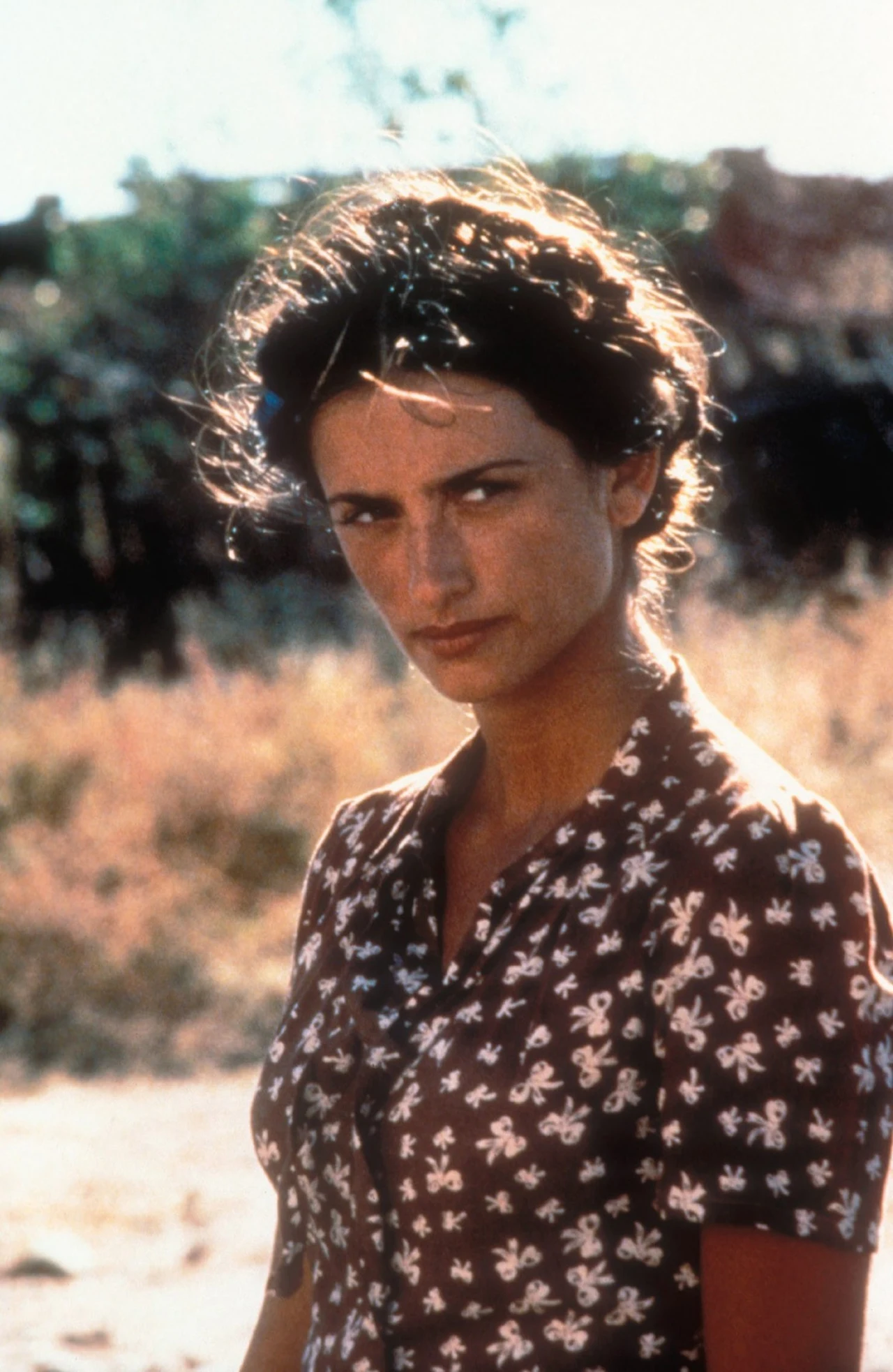 Zanim jednak pojawiła się w "Vanilla Sky", Cruz zaczynała swoją przygodę z amerykańskim kinem od "Krainy Hi-Lo" (1998) Stephena Frearsa, w której na planie spotkała się m.in. z Billym Crudupem, Woodym Harrelsonem oraz Patricią Arquette.