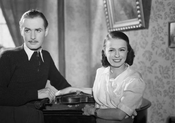 Jerzy Duszyński i Danuta Szaflarska w filmie "Zakazane piosenki" (1946)