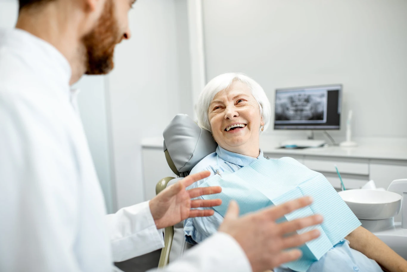 Regularne wizyty u dentysty oraz właściwa profilaktyka są kluczowe dla utrzymania zdrowia jamy ustnej Regularne wizyty u dentysty oraz właściwa profilaktyka są kluczowe dla utrzymania zdrowia jamy ustnej