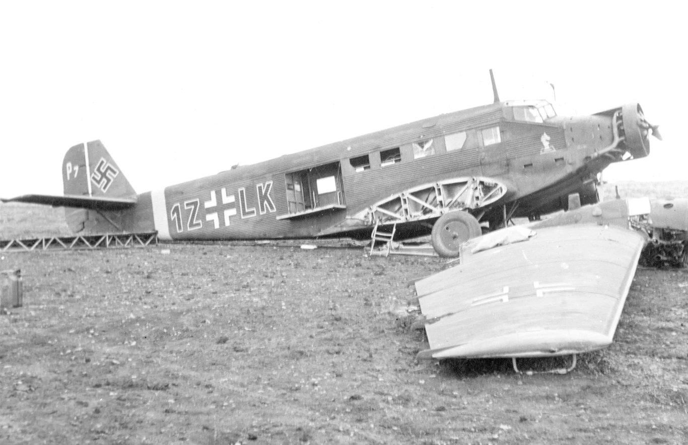 Wrak Junkersa Ju 52 (zdjęcie ilustracyjne) Wrak Junkersa Ju 52 (zdjęcie ilustracyjne)