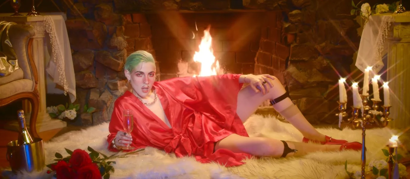 Dorian Electra zaprezentował nowy klip "Flamboyant" Dorian Electra zaprezentował nowy klip "Flamboyant"