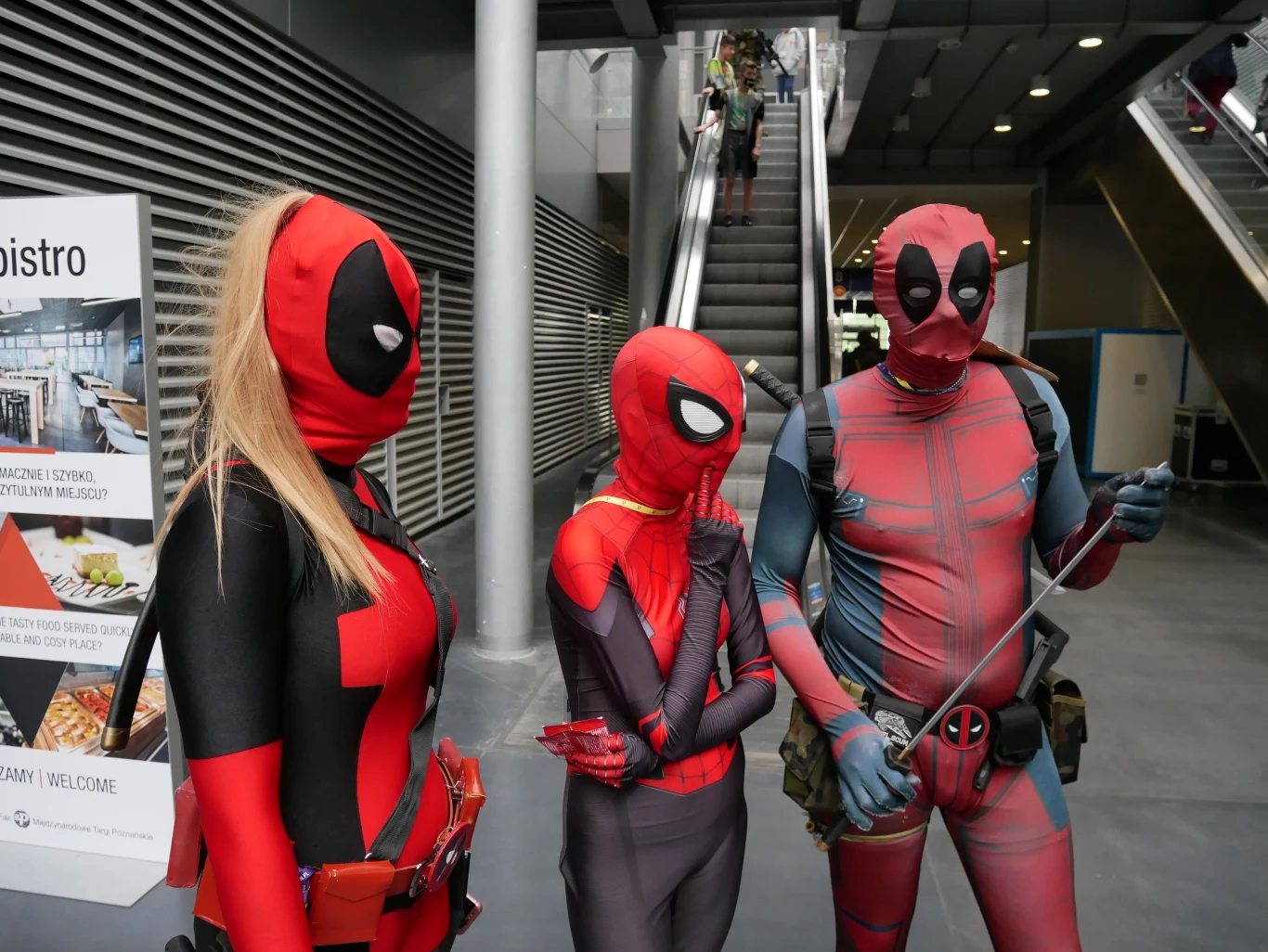 - Polskie kabarety? Tylko tacy nudziarze jak Superman je oglądają - powiedzieli państwo Deadpool i Spiderman. - Wolimy porządny stand up!