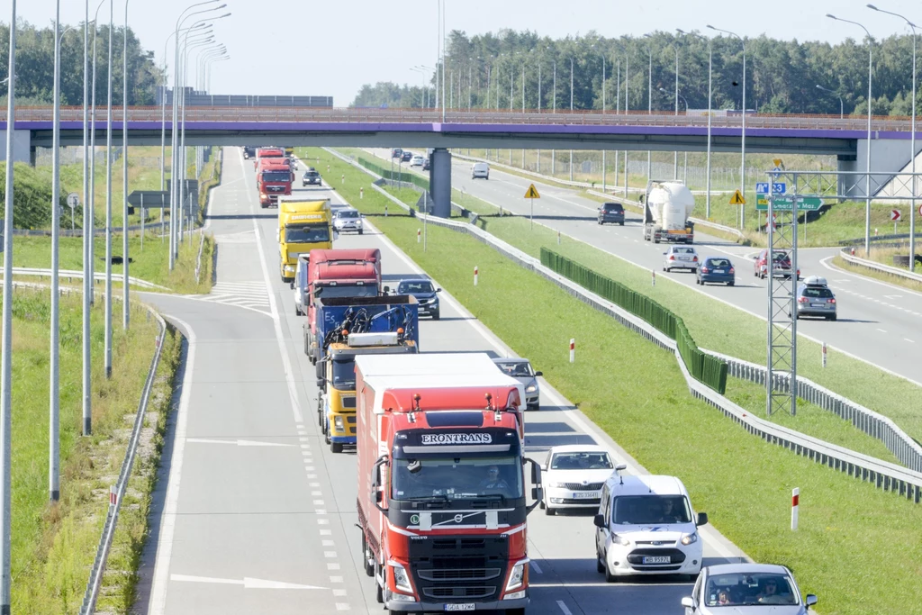 Na czas weekendu majowego ciężarówki powinny trafić na parkingi