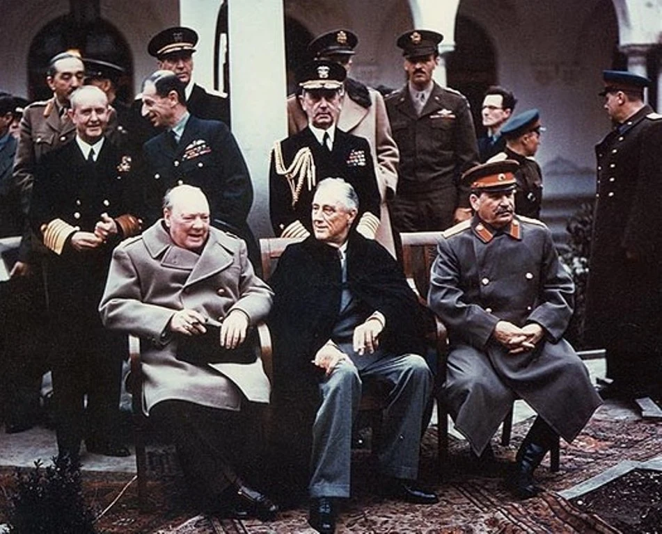 Przed wojną większość mieszkańców Wilna stanowili Żydzi i Polacy. Pierwszych wymordował Hitler. Drugich pozbył się Stalin.
