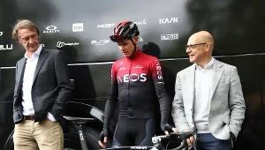 Chris Froome (w środku) będzie liderem ekipy