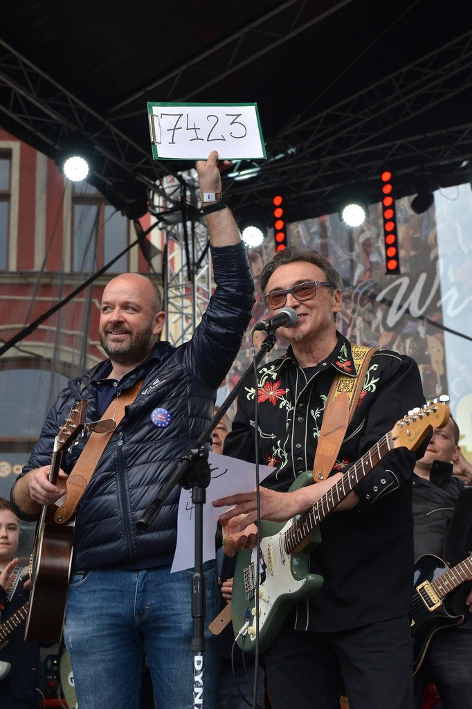 Prezydent Wrocławia Jacek Sutryk i Leszek Cichoński ogłaszają nowy Gitarowy Rekord Guinnessa