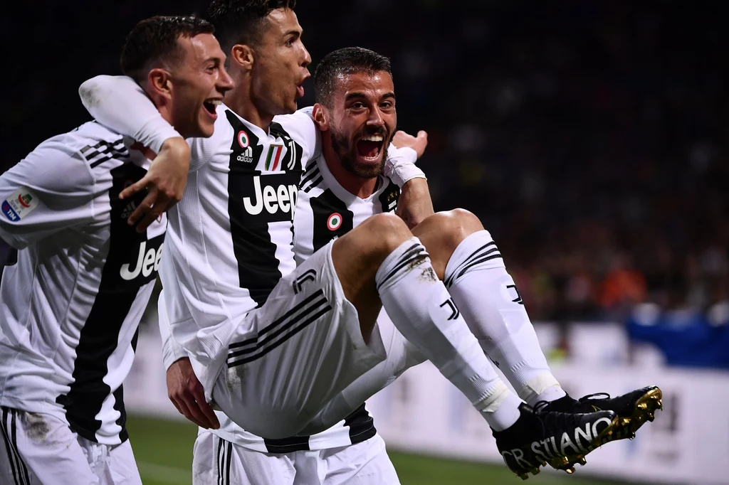 Radosny marsz piłkarzy Juventusu po scudetto? W tym sezonie rywale mocno depczą im po piętach Radosny marsz piłkarzy Juventusu po scudetto? W tym sezonie rywale mocno depczą im po piętach