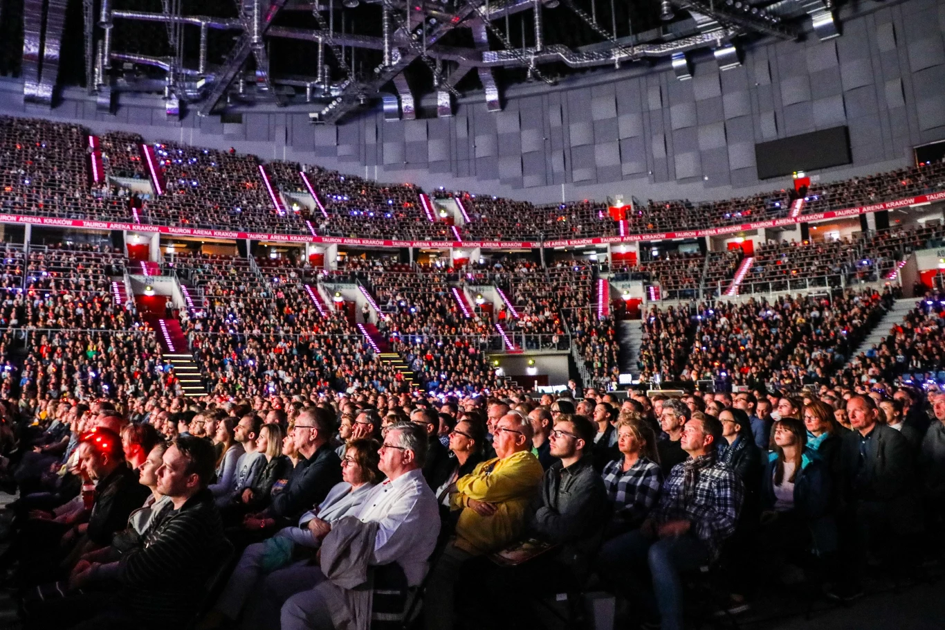 Publika na koncercie Eltona Johna w Krakowie Publika na koncercie Eltona Johna w Krakowie