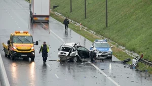 Do wypadku z udziałem samochodu osobowego i ciężarówki doszło 4 maja na poznańskim odcinku autostrady A2. Zginęły dwie osoby