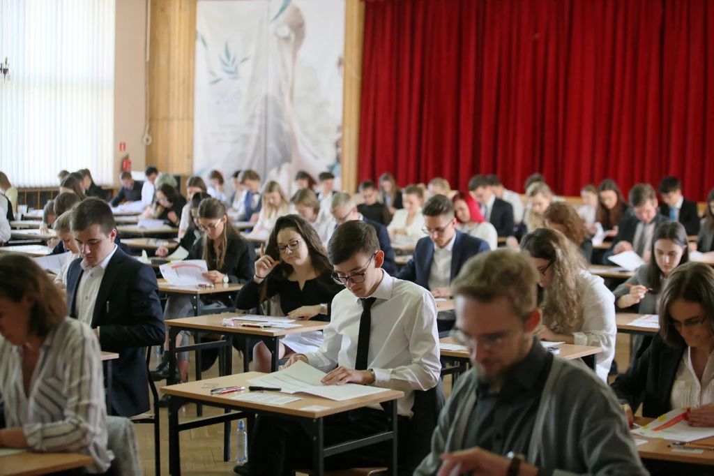 Maturzyści z I LO im T. Kościuszki w Gorzowie Wielkopolskim przed egzaminem maturalnym Maturzyści z I LO im T. Kościuszki w Gorzowie Wielkopolskim przed egzaminem maturalnym