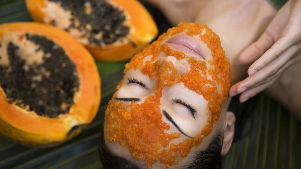 Papaja to owoc, który często jest wykorzystywany w kosmetyce