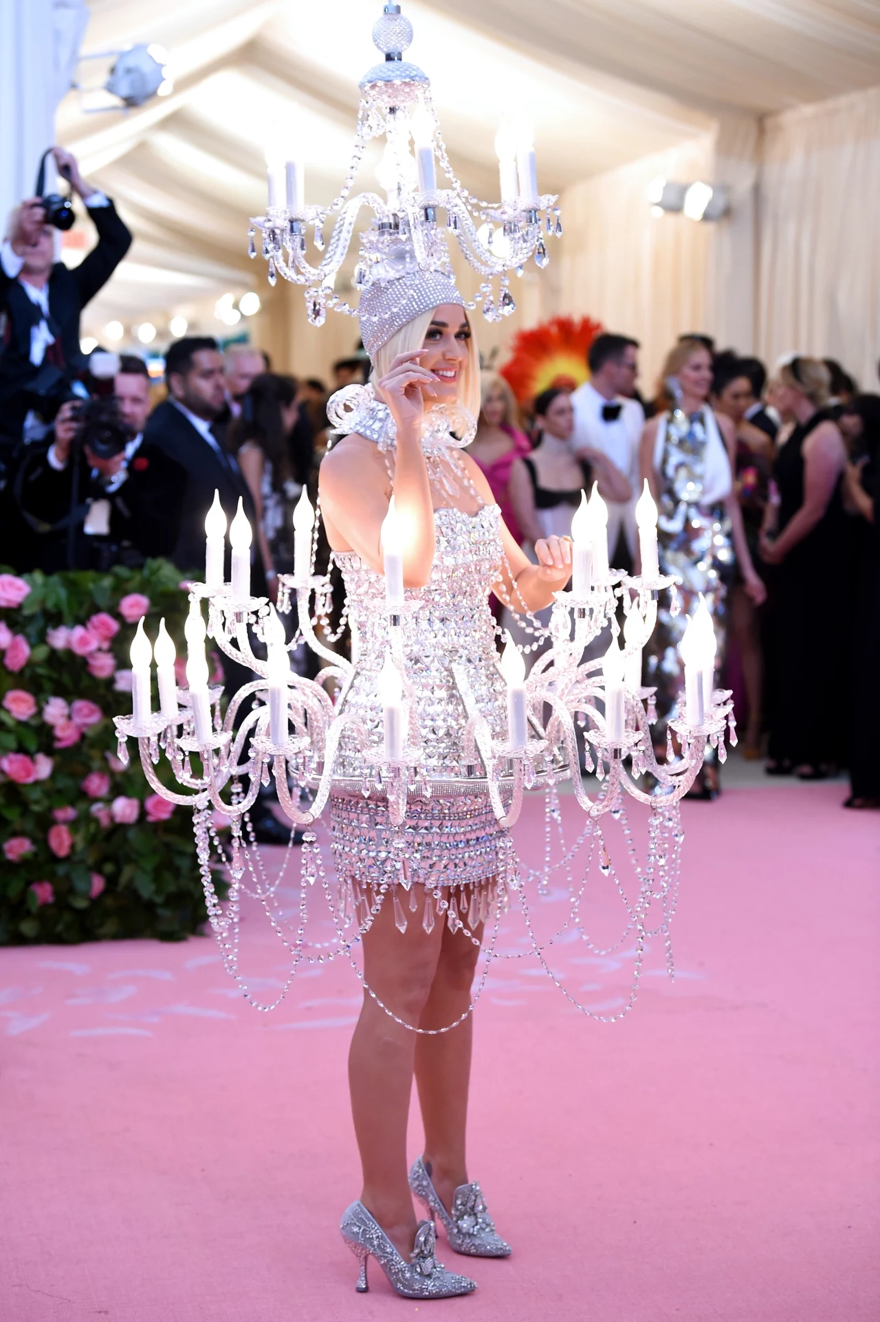 Z kolei Katy Perry była ogromnym żyrandolem, który w dodatku świecił. Z kolei Katy Perry była ogromnym żyrandolem, który w dodatku świecił.