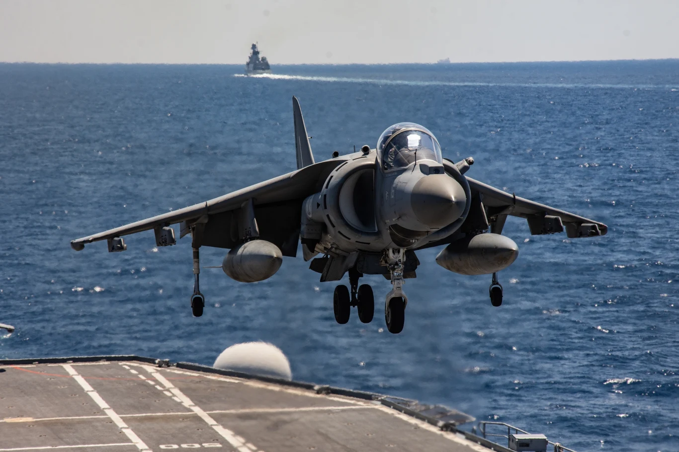 Włoska marynarka posiada 16 maszyn AV-8B+ i dwie szkolno-bojowe TAV-8B