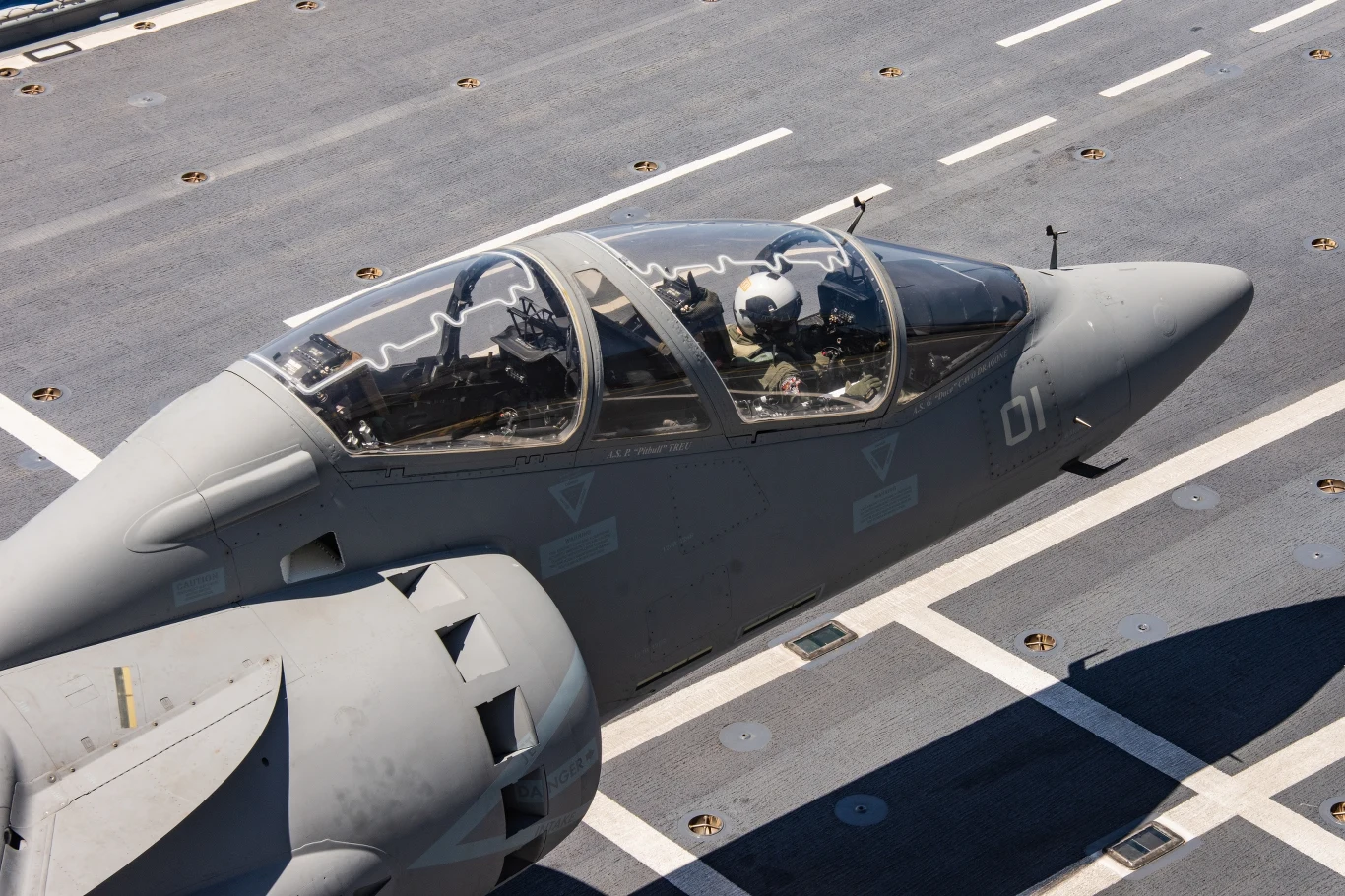 Harrier TAV-8B na pokładzie lotniskowca Giuseppe Garibaldi
