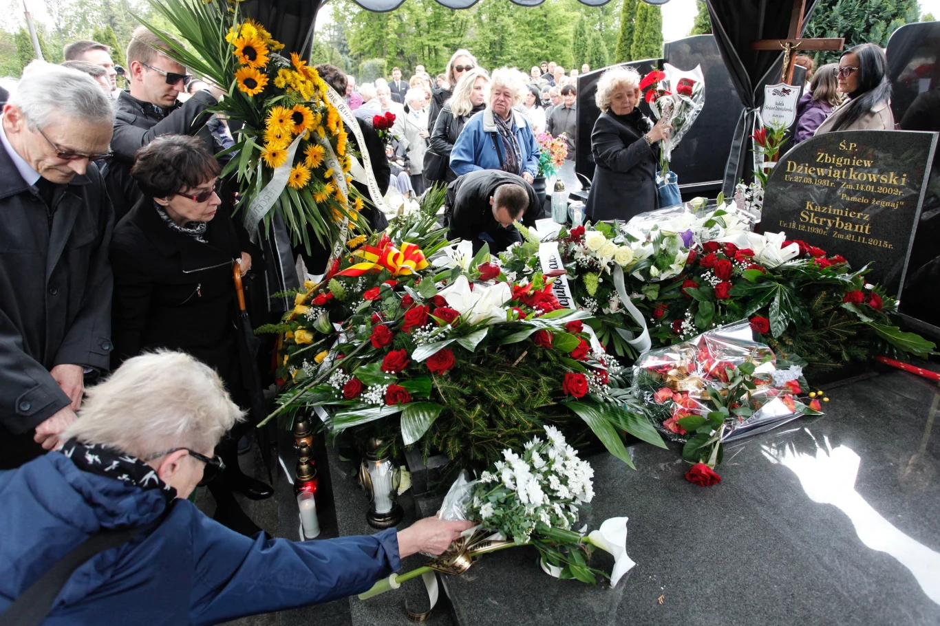 Pogrzeb Izabeli Skrybant-Dziewiątkowskiej. Wokalistka Tercetu Egzotycznego zmarła 1 maja 2019 r. Pogrzeb Izabeli Skrybant-Dziewiątkowskiej. Wokalistka Tercetu Egzotycznego zmarła 1 maja 2019 r.