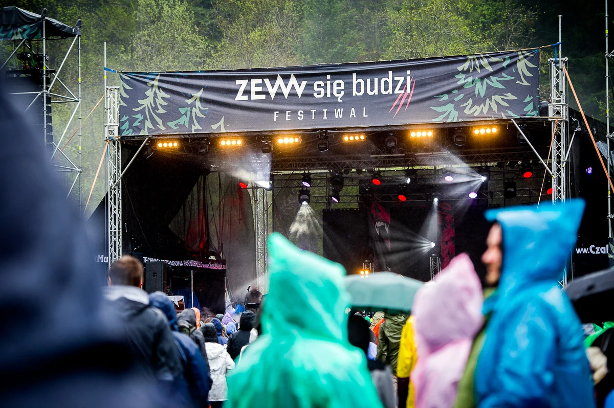 Zobacz zdjęcia z drugiej edycji ZEW się budzi Festiwal, który odbył się w Cisnej, w sercu Bieszczad