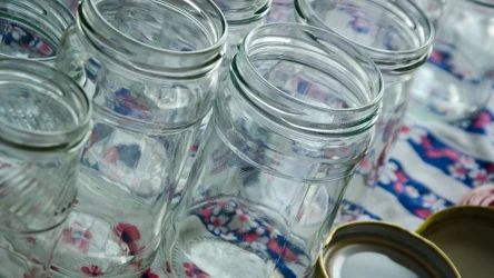 Czy trzeba myć słoiki przed wyrzuceniem?