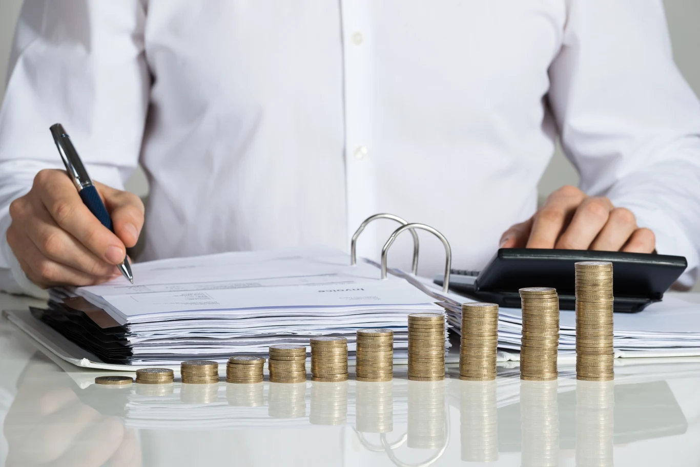 PPK to element systemu emerytalnego, który daje pracownikowi możliwość długoterminowego oszczędzania na emeryturę przy wsparciu pracodawcy oraz państwa