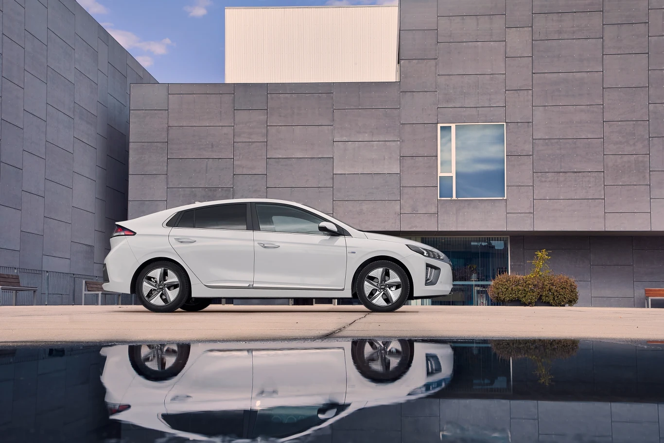 Hyundai Ioniq Hyundai Ioniq