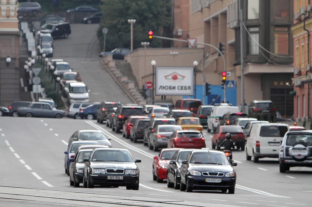 25-letnie skody czy daewoo łatwo spotkamy nawet na ulicach Kijowa