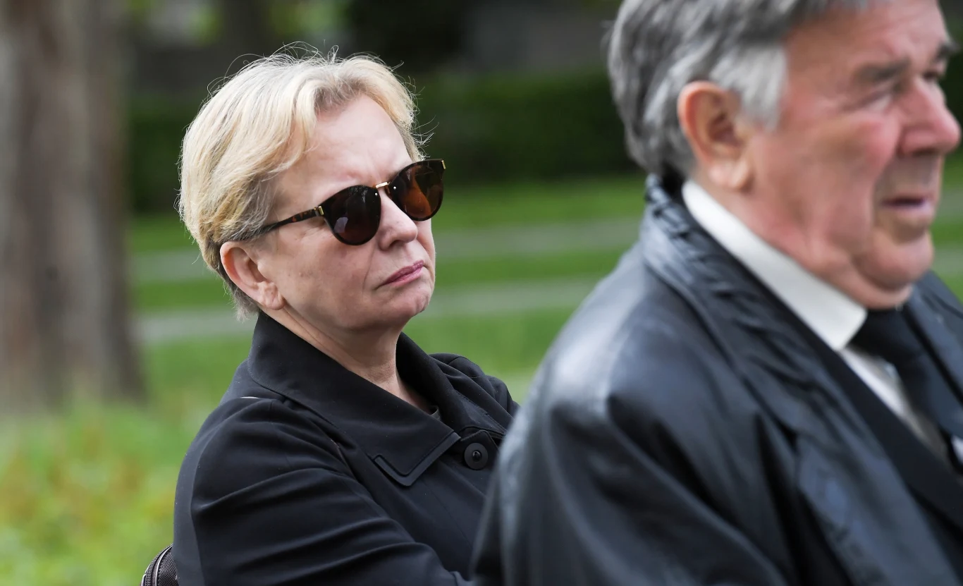 Sławomira Łozińska na pogrzebie Stanisława Jędryki